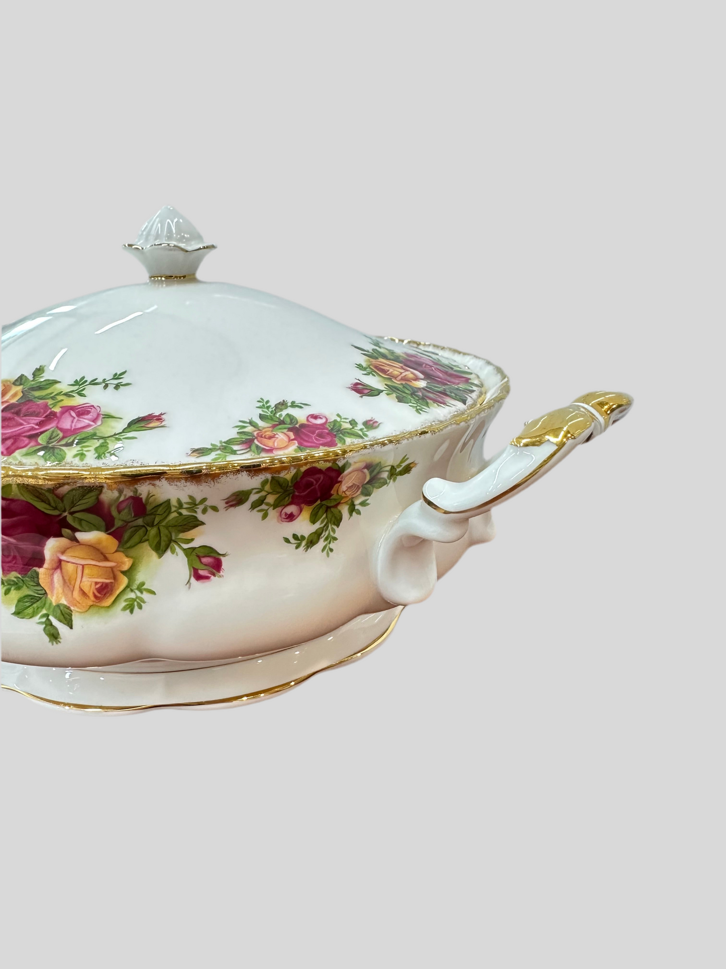Luxury Royal Albert Old Country Roses Covered Tureen | Refinement: Royal Albert Old Country Roses Tureen | Mint Cond. Made in England Bone China Serving Bowl | OOKII
