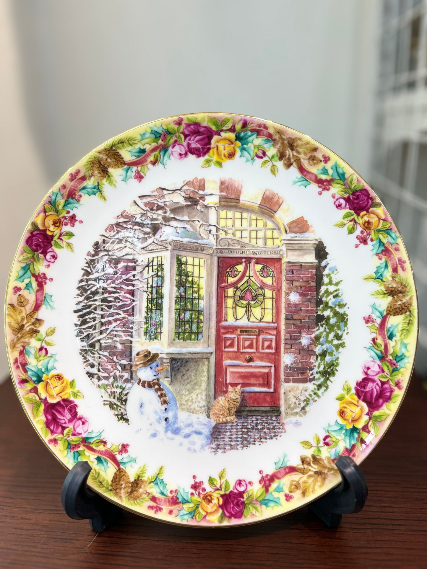 2002 Royal Albert Yuletide Greeting (Home for Christmas) plate by Neil Faulkner