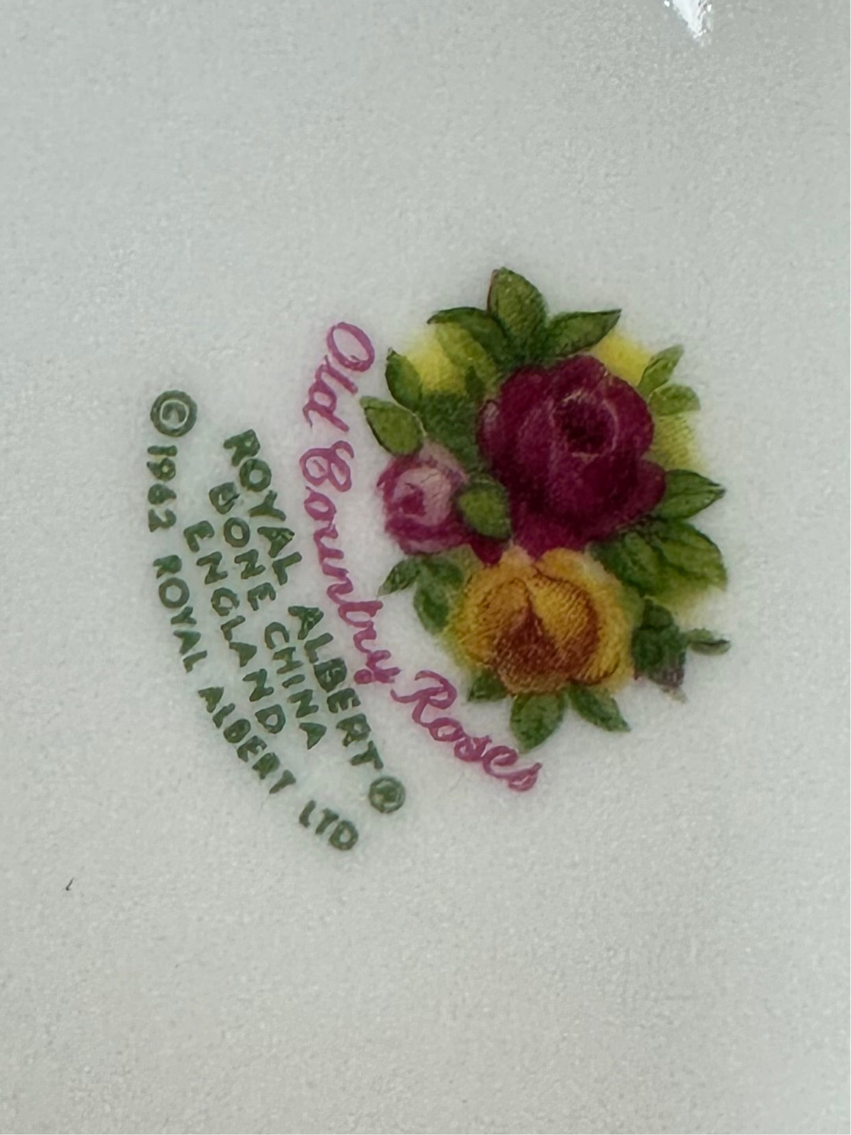 Luxury Royal Albert Old Country Roses Covered Tureen | Refinement: Royal Albert Old Country Roses Tureen | Mint Cond. Made in England Bone China Serving Bowl | OOKII