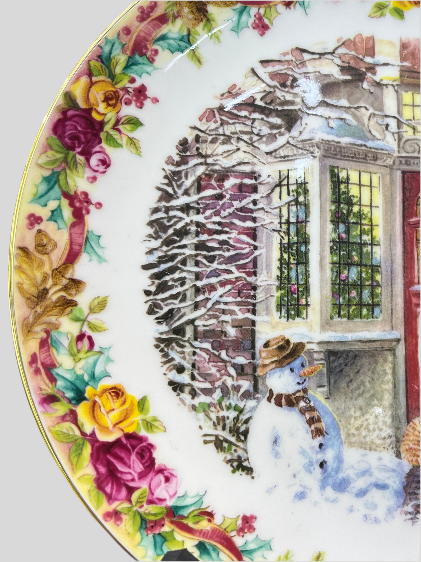 2002 Royal Albert Yuletide Greeting (Home for Christmas) plate by Neil Faulkner