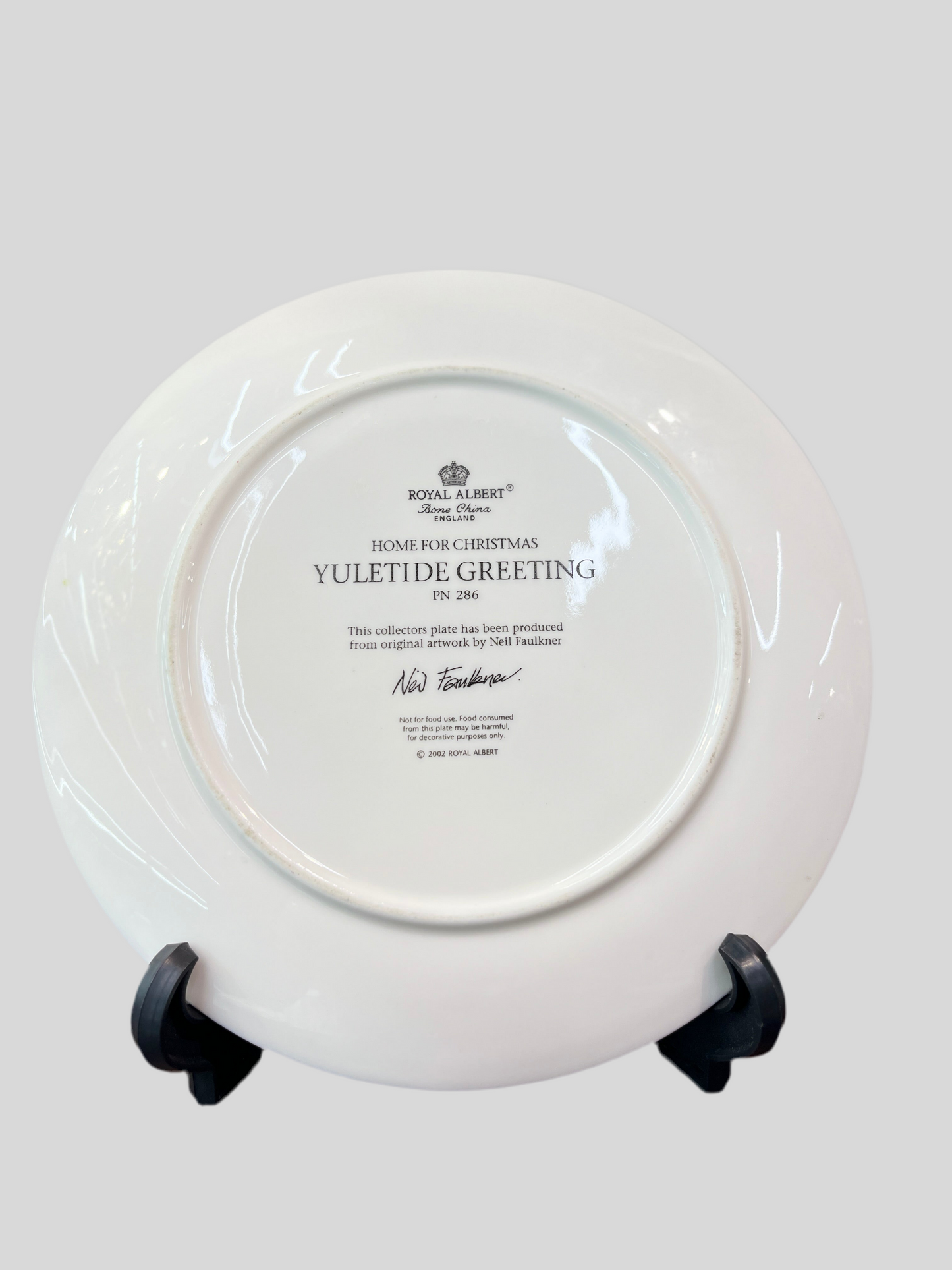 2002 Royal Albert Yuletide Greeting (Home for Christmas) plate by Neil Faulkner