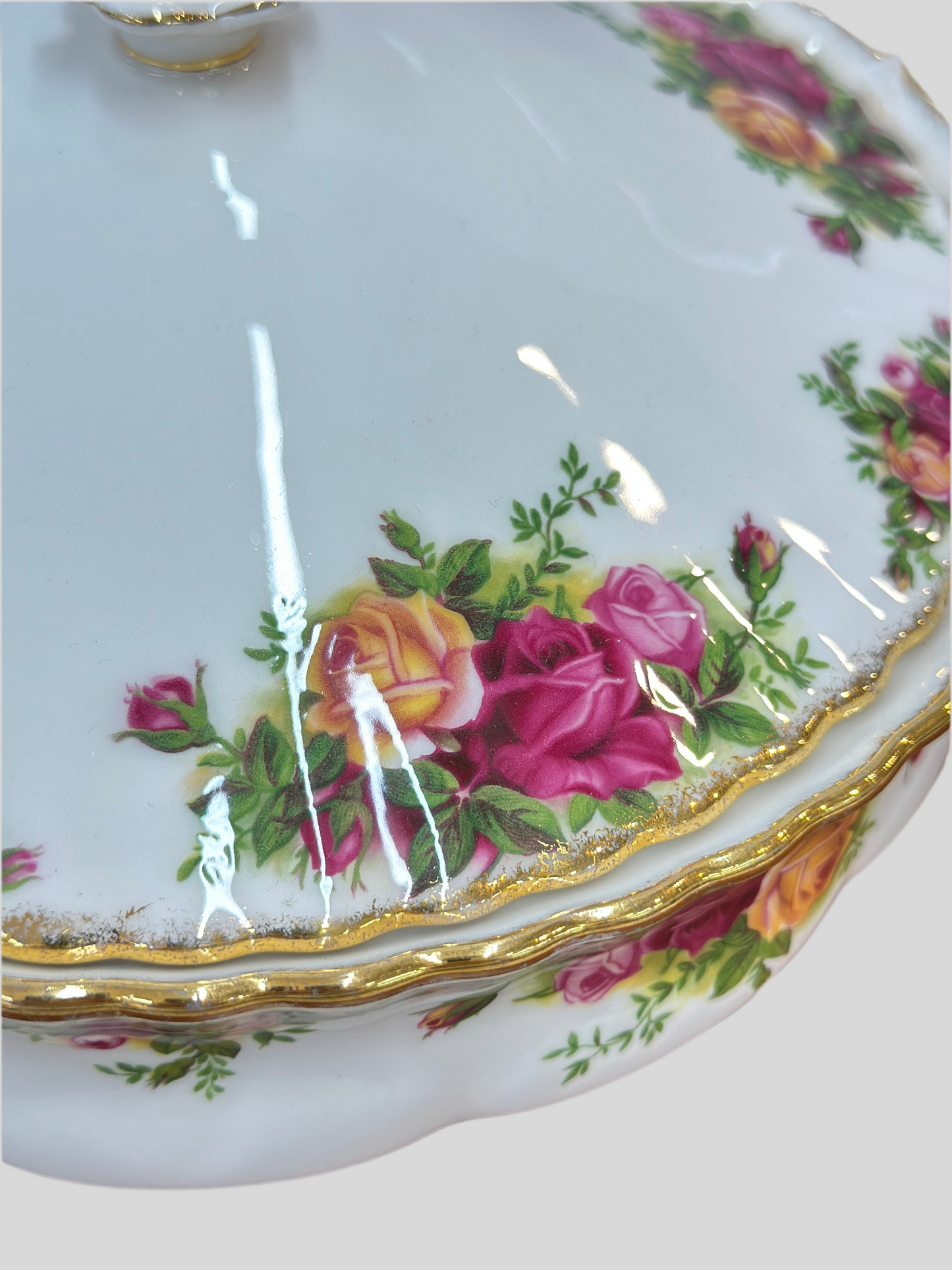 Luxury Royal Albert Old Country Roses Covered Tureen | Refinement: Royal Albert Old Country Roses Tureen | Mint Cond. Made in England Bone China Serving Bowl | OOKII