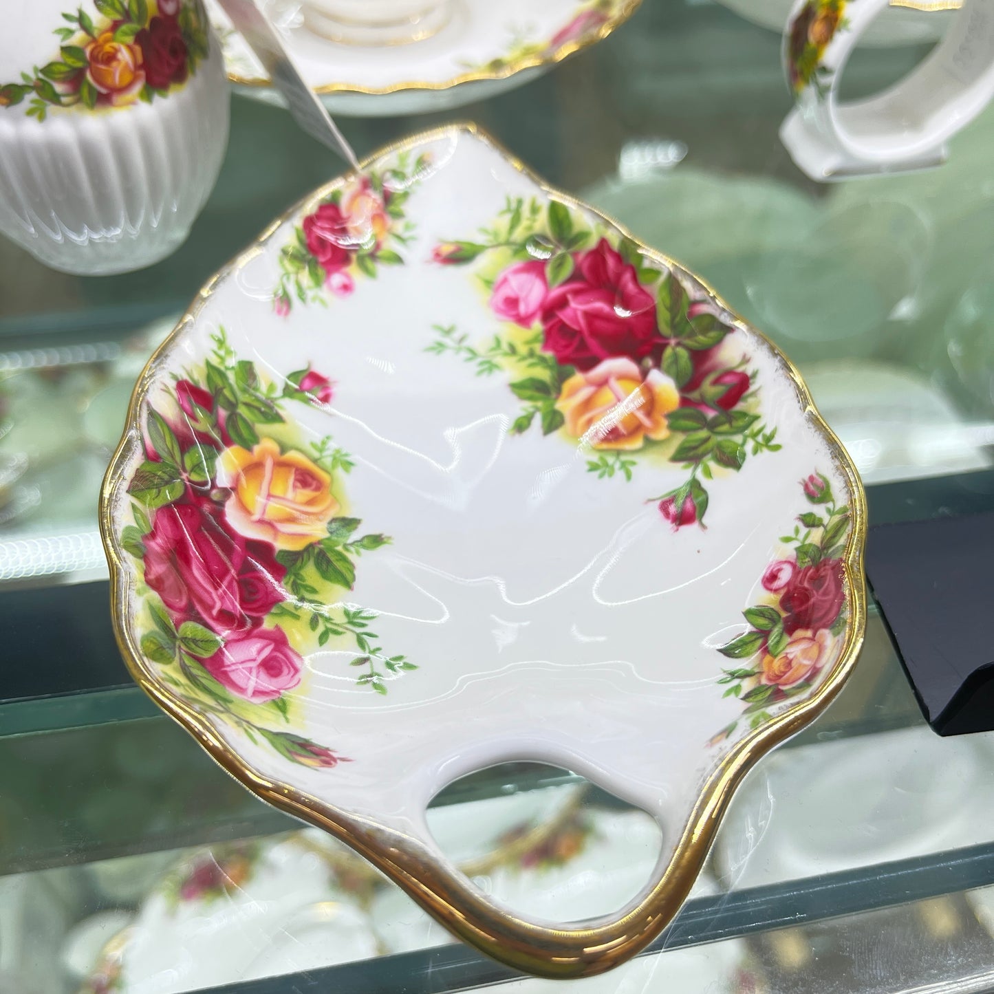 Royal Albert Old Country Roses Leaf Dish – 7.5" Long, Excellent Condition, Backstamped
